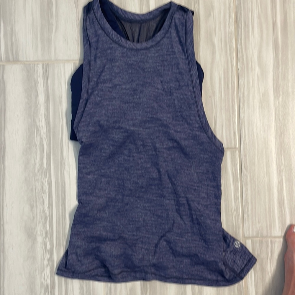 Lululemon muscle tank size 4